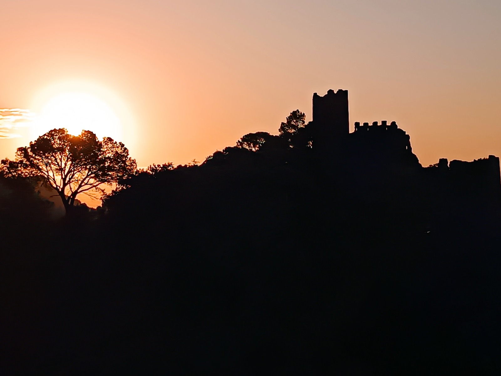 You are currently viewing Una imatge del castell de Serra guanya el X Concurs de fotografía Pasqual Navarro