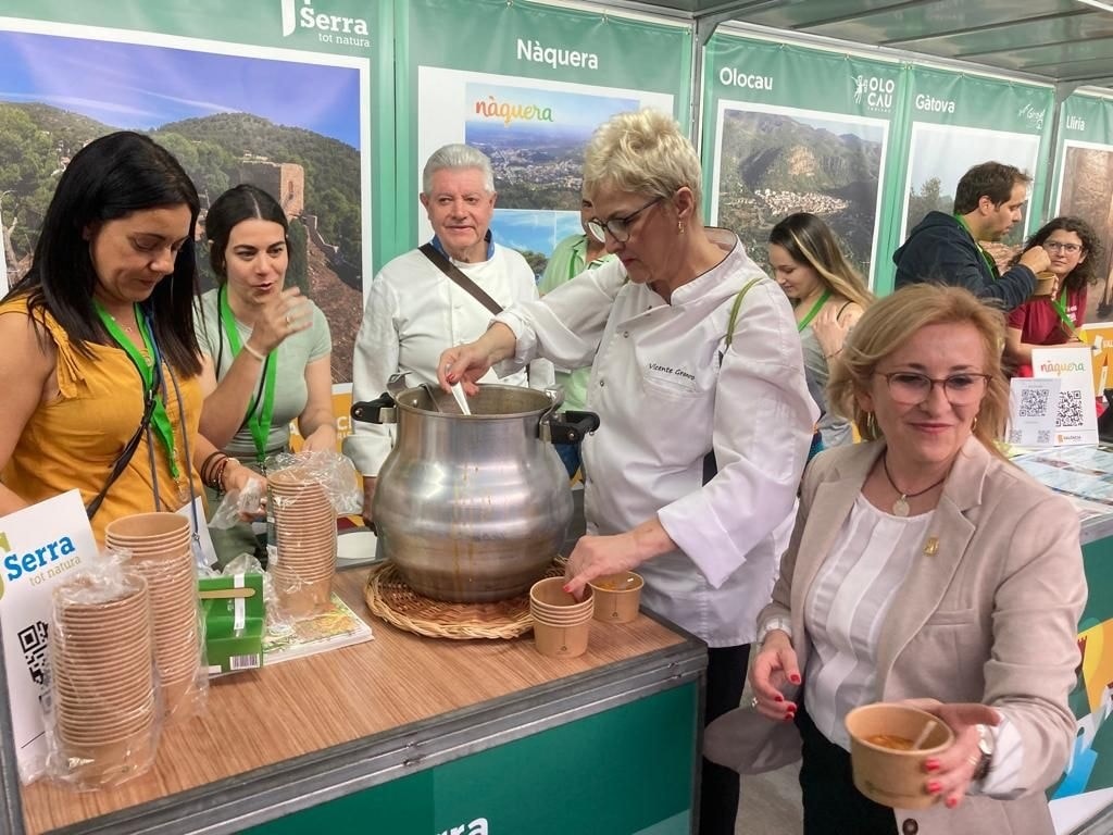 En este momento estás viendo Serra promociona su patrimonio natural, cultural  y gastronómico en la Fira de les Comarques 2025